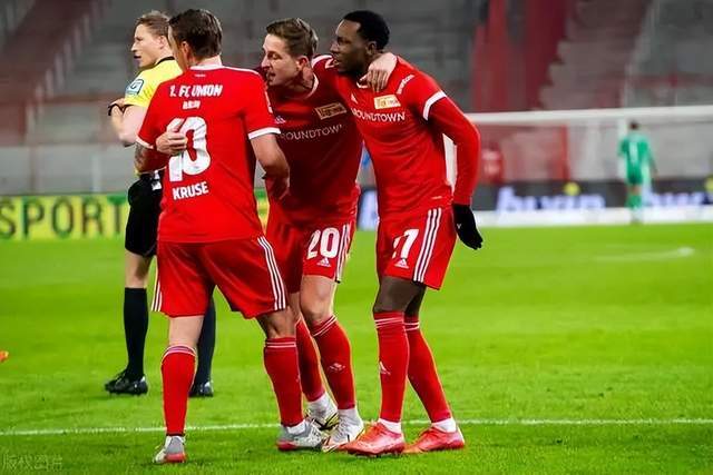 爱德华兹29+10+9 森林狼险胜独行侠大比分1-3